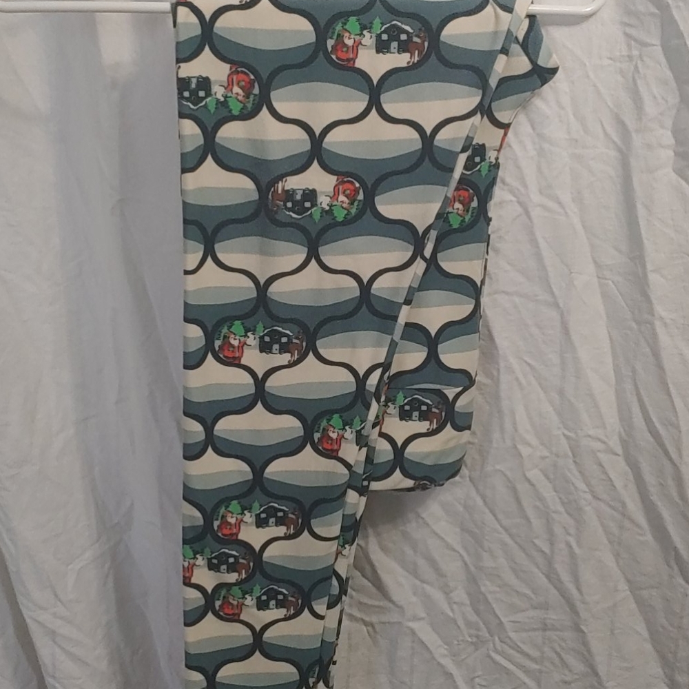 Any Item $10- Send an Offer (Purses Excluded)- Christmas print LulaRoe leggings